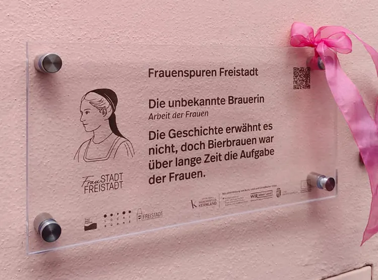 Ausstattung neuer Themenweg „Frauenspuren Freistadt&ldquo;, Plexiglasschilder